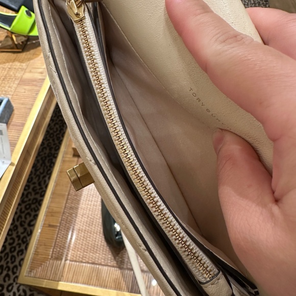 NWT! Tory Burch Kira Chevron Chain Wallet Cream Quilted Leather Crossbody 90343 - Picture 7 of 9